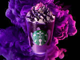 「スタバのフラペチーノ®が驚きの見た目に! 秋の味わいも存分に楽しめる「パープル ハロウィン フラペチーノ®」が登場」の画像1