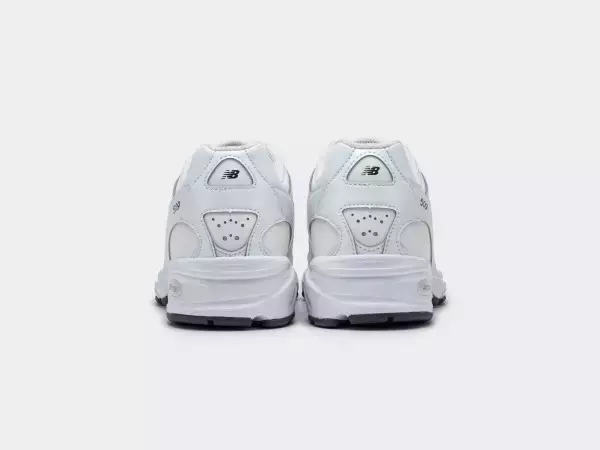 「ギャルソンとジュンヤがNew Balanceと再び共演──「509」「471」でアーカイブを現代的に再構築」の画像