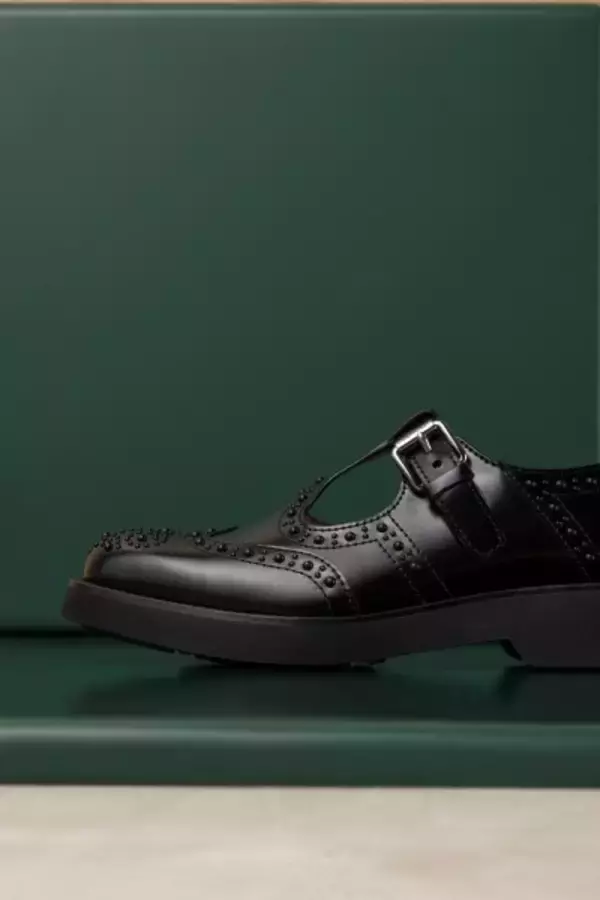 「チャーチが伊勢丹新宿店でポップアップを開催。英国クラシックに“ブラックスタッズの光”が差し込む「City Lights」コレクション」の画像