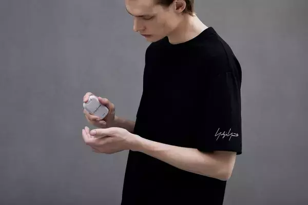 「ヨウジヤマモトが伊勢丹メンズ館 ザ・ステージで「定番の再定義」をテーマにしたポップアップを開催」の画像