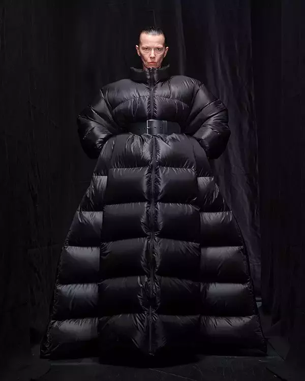 「【ルック】バレンシアガがWinter 25コレクションを発表」の画像