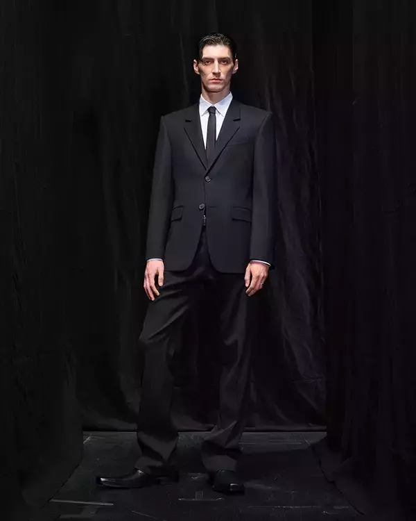 「【ルック】バレンシアガがWinter 25コレクションを発表」の画像