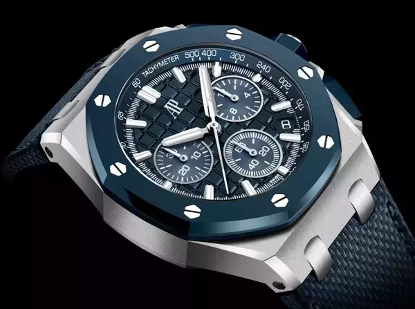 「オーデマ ピゲから深いブルーのセラミックが彩る「ロイヤル オーク」が登場」の画像