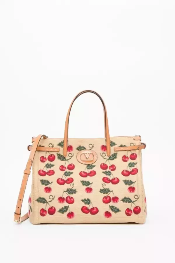 「メゾン ヴァレンティノが2025年春夏 ‘パヴィヨン デ フォリ’ ポップアップストアを東京、大阪で開催」の画像