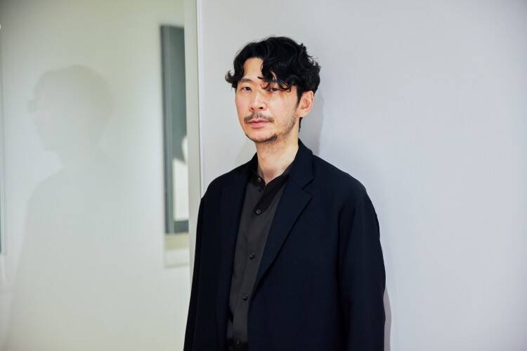 ボッテガ・ヴェネタが森岡書店とコラボし、詩集『珈琲夜船』に焦点を当てた展示を銀座フラッグシップで開催