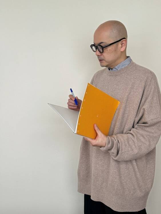 ボッテガ・ヴェネタが森岡書店とコラボし、詩集『珈琲夜船』に焦点を当てた展示を銀座フラッグシップで開催