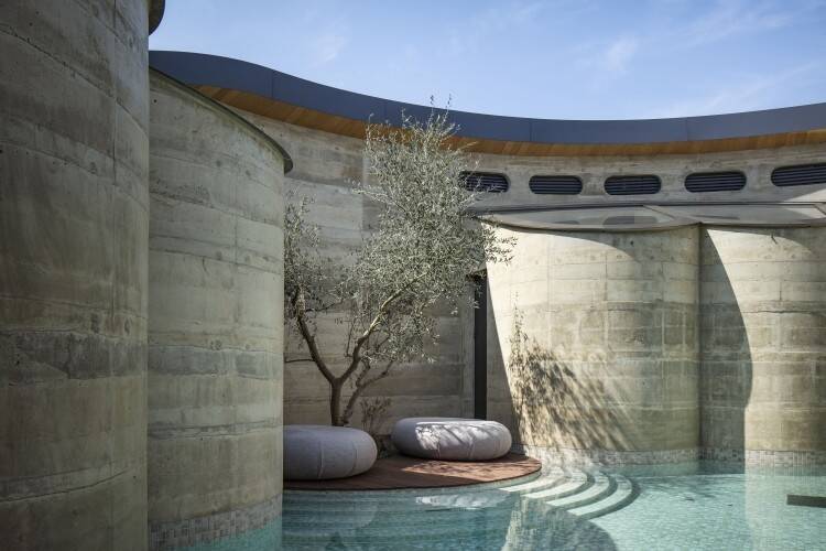 ビャルケ・インゲルス率いるBIG、日本初建築「NOT A HOTEL SETOUCHI」開業──瀬戸内の風景と接続する体験