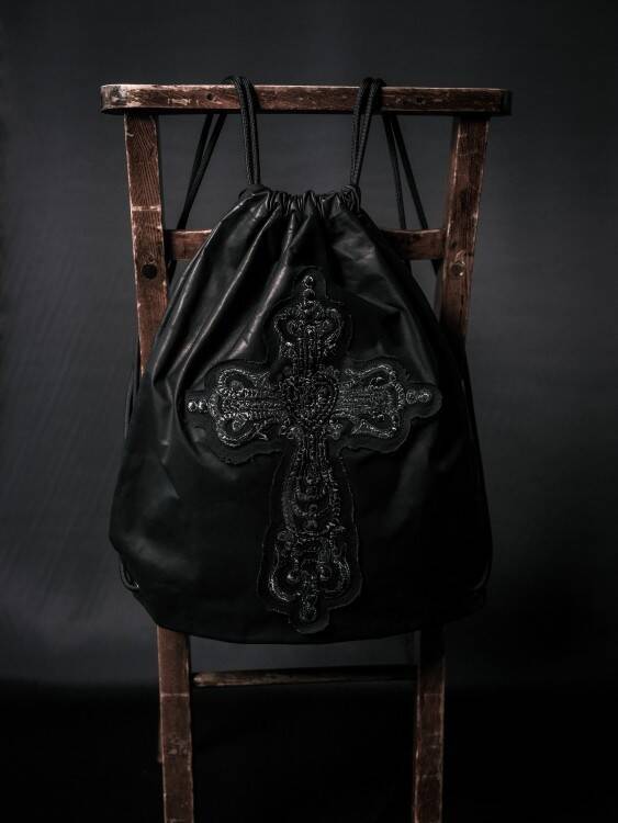 ゴシック建築の重厚さをシルバーへ──GOTHIC Yohji Yamamoto、初のアクセサリーPOP-UPを伊勢丹新宿店で開催
