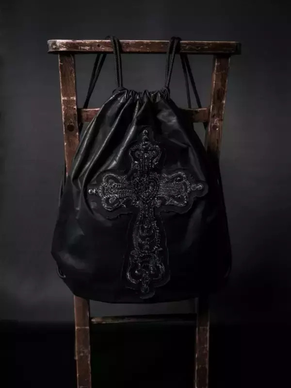 「ゴシック建築の重厚さをシルバーへ──GOTHIC Yohji Yamamoto、初のアクセサリーPOP-UPを伊勢丹新宿店で開催」の画像