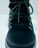 「UGG® & sacai──“快適さ”と“違和感”が交差する、2025年秋冬コラボコレクション」の画像2