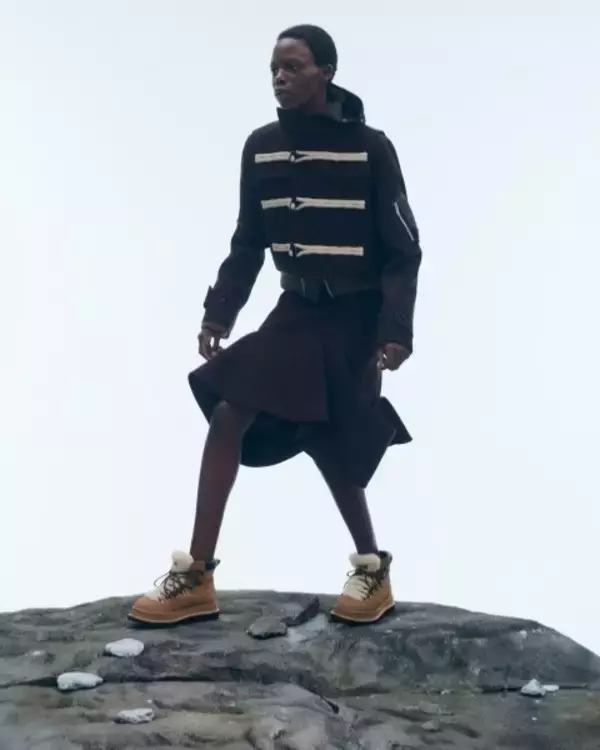 「UGG® & sacai──“快適さ”と“違和感”が交差する、2025年秋冬コラボコレクション」の画像