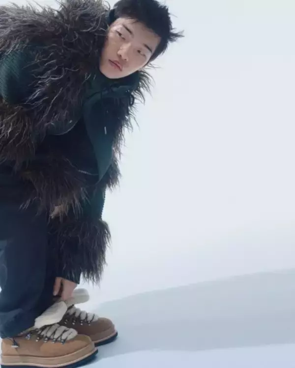 「UGG® & sacai──“快適さ”と“違和感”が交差する、2025年秋冬コラボコレクション」の画像