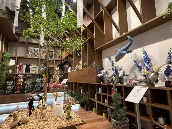 メディコム・トイが迎えるテキスタイル彫刻の魔法──  アン・ヴァレリー・デュポン新作113点が並ぶ「Bestioles」