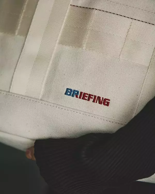 「beautiful people × BRIEFING初協業。機能美を“生成り”で再解釈したオールジェンダーなバッグコレクション」の画像