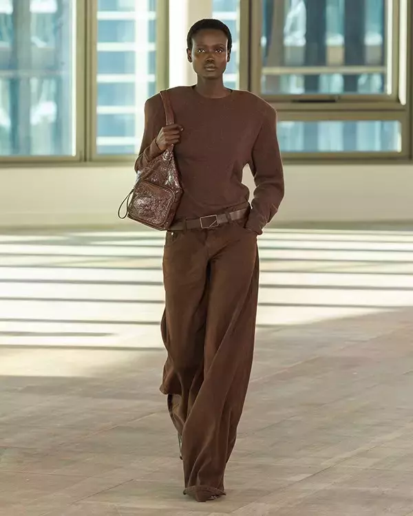 「【ルック】ステラ マッカートニーが2025年ウィンター コレクションを発表」の画像