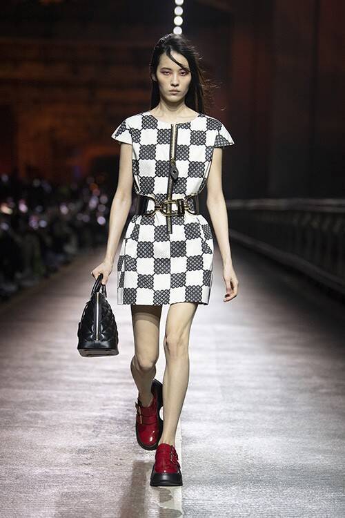 【ルック】ルイ・ヴィトンが韓国で2023 ウィメンズ・プレフォール コレクションを発表