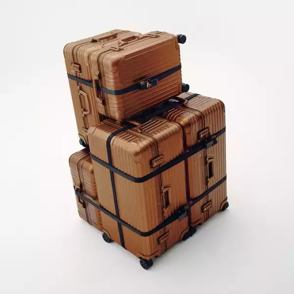 「リモワが伊勢丹新宿店ザ・ステージでポップアップイベントを開催。最新シーズナルカラー「ブロンズ」が世界に先駆け登場」の画像