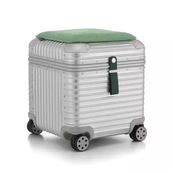 「リモワが伊勢丹新宿店ザ・ステージでポップアップイベントを開催。最新シーズナルカラー「ブロンズ」が世界に先駆け登場」の画像