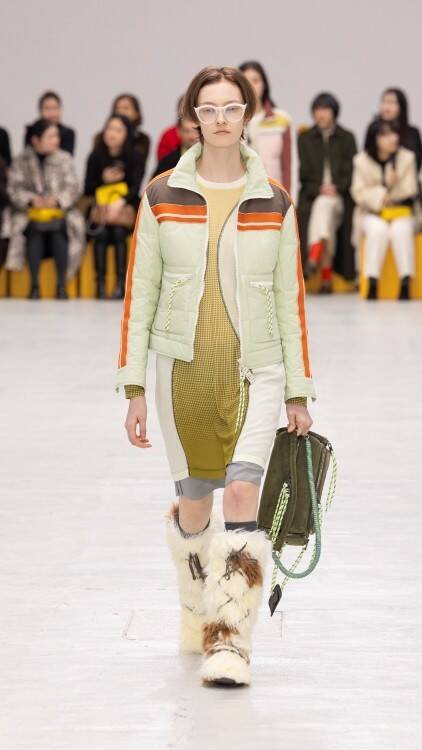 オニツカタイガーがミラノで2026年秋冬コレクションを発表。「間の美学」が導く、新たなラグジュアリー