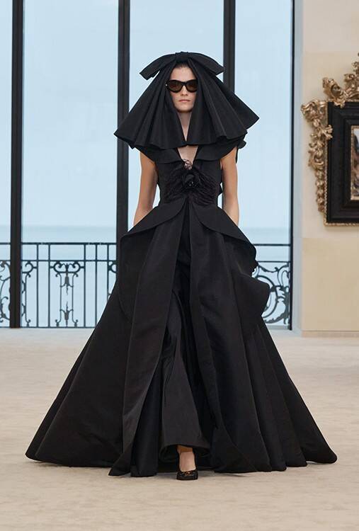 サロンの外へ——シャネルがビアリッツで再定義する「自由」【2026/27年 クルーズ コレクション】