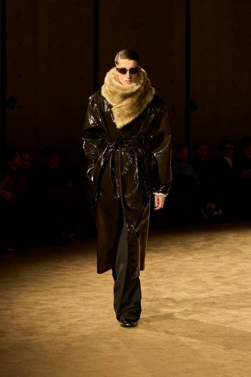 サンローラン 2026年ウィンター メンズコレクション──「前夜の翌朝」に宿る、親密さと男らしさの再定義