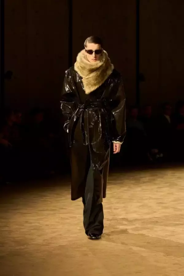 「サンローラン 2026年ウィンター メンズコレクション──「前夜の翌朝」に宿る、親密さと男らしさの再定義」の画像