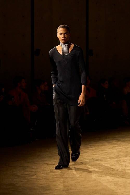 サンローラン 2026年ウィンター メンズコレクション──「前夜の翌朝」に宿る、親密さと男らしさの再定義