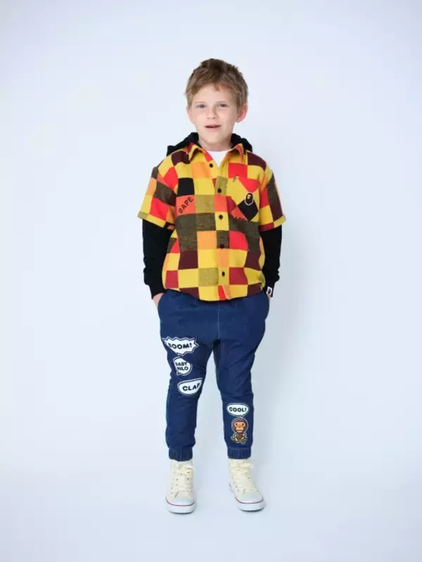 「べイプキッズが2022年秋冬コレクションのルックブックを公開。べイプの世界観を楽しめるポップなグラフィックとプレイフルな色使い」の画像