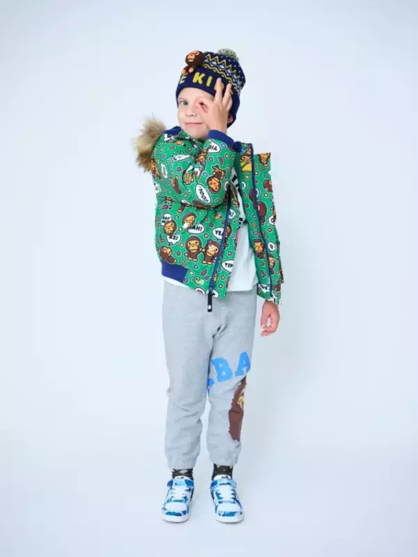 「べイプキッズが2022年秋冬コレクションのルックブックを公開。べイプの世界観を楽しめるポップなグラフィックとプレイフルな色使い」の画像