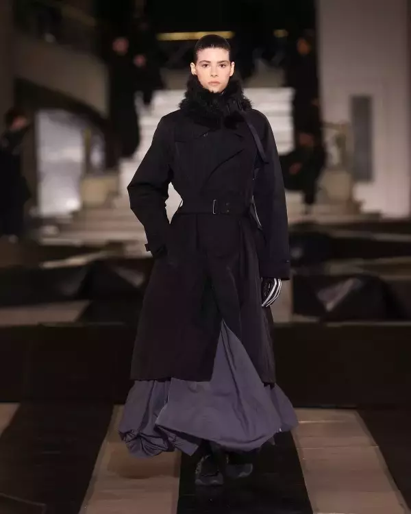 「Y-3、パリで2026年秋冬コレクションを発表。山本耀司とadidasが描く「都市のユニフォーム」と速度の美学」の画像