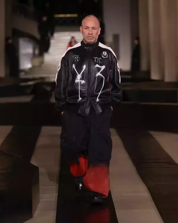 「Y-3、パリで2026年秋冬コレクションを発表。山本耀司とadidasが描く「都市のユニフォーム」と速度の美学」の画像