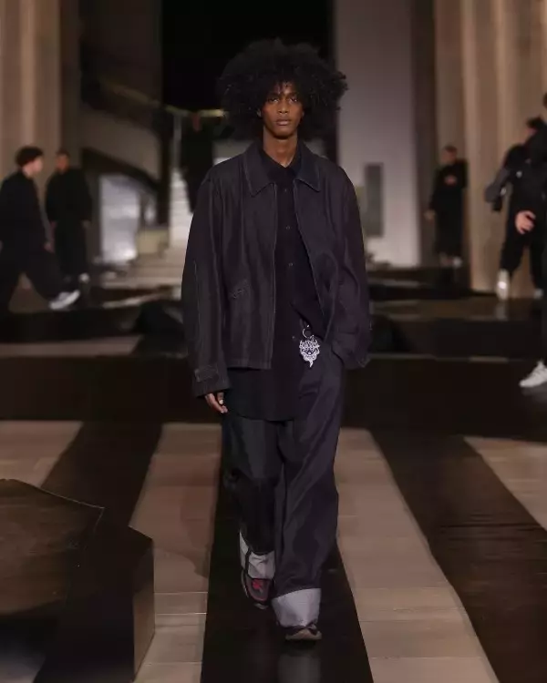 「Y-3、パリで2026年秋冬コレクションを発表。山本耀司とadidasが描く「都市のユニフォーム」と速度の美学」の画像