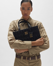 ミュウミュウのマテラッセレザーコレクションからニュートラルなカラーパレットの新作バッグが登場