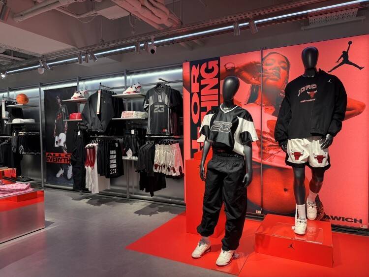 ナイキ、新宿に新旗艦店「NIKE SHINJUKU」をオープン──都市とスポーツを再編集する4層構造