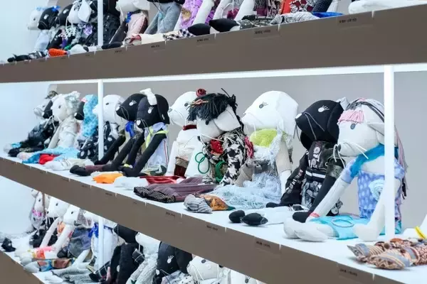 「“Known”でありながら、“Unknown”であり続ける──コシノヒロコを、いま改めて見る理由」の画像