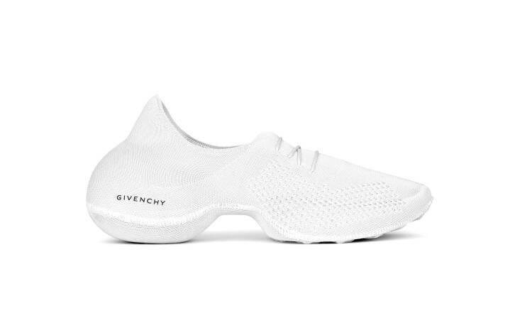 ジバンシィから全体がニットで構成された革新的なメンズスニーカー「TK-360」が登場