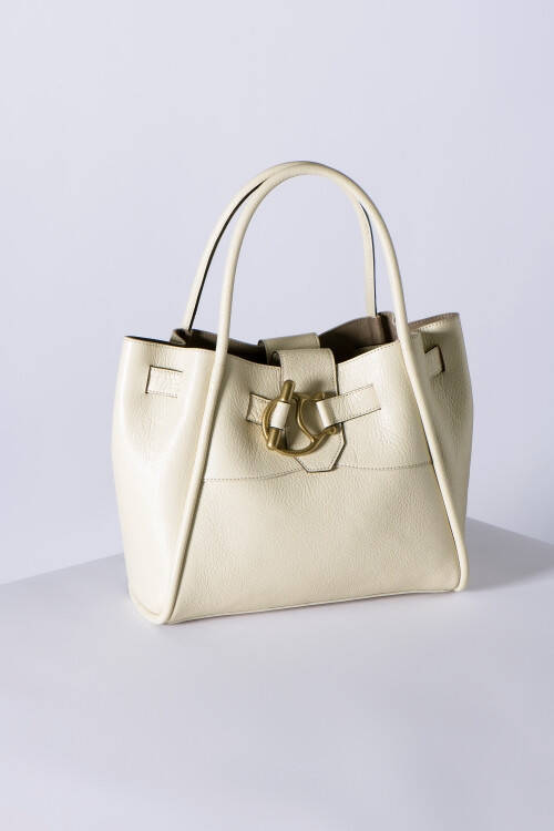 トフ＆ロードストーンが新宿伊勢丹でポップアップを開催。「すみれ」カラーの人気アイテムを伊勢丹新宿店限定で販売