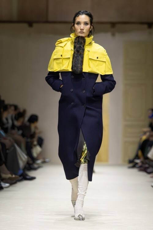 プラダ、2026年秋冬ウィメンズコレクションを発表。「INSIDE PRADA」が示す多面性とレイヤリングの思想