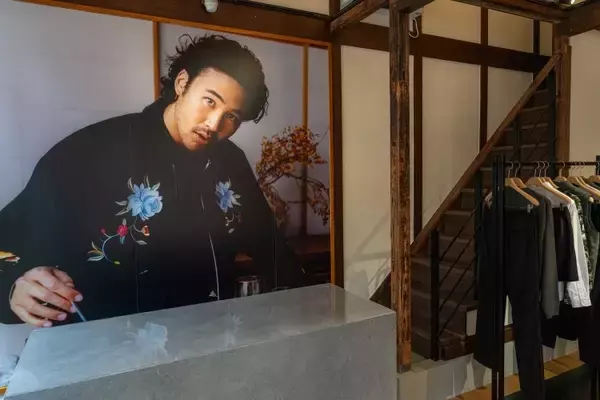 「KENZO、原宿「GATE」でFW26ポップアップ開催──NIGOが描く「AT HOME WITH KENZO」を体感する4日間」の画像