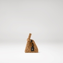 革新的なショッピングバッグ風のフォルムが目を引くルイ・ヴィトンの新作バッグ「アトランティス」