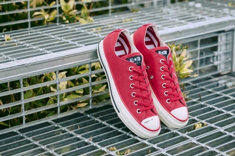アニエスベー、コンバースとの第3弾コラボレーションを発売。“履き込まれた美しさ”を宿す「ALL STAR AGED」