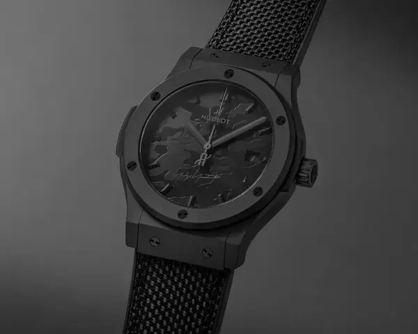 「Hublot × Yohji Yamamoto、 黒を“色”から解放する──ウォッチメイキングとモードの美学が交差する瞬間」の画像