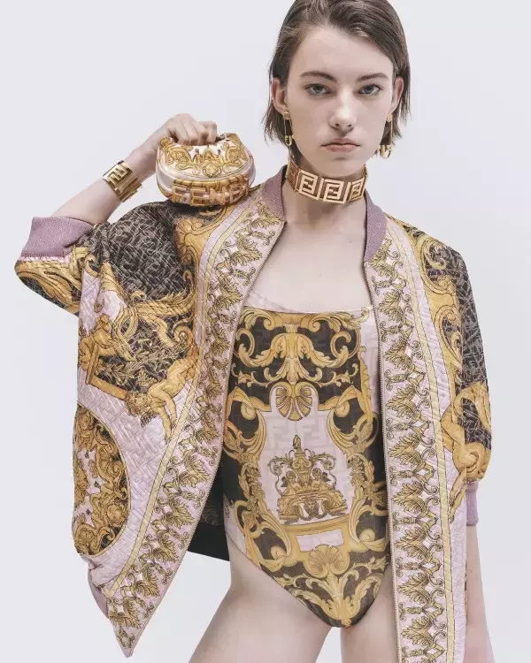 「「ヴェルサーチェ バイ フェンディ」と「フェンディ バイ ヴェルサーチェ」が遂に発売へ」の画像