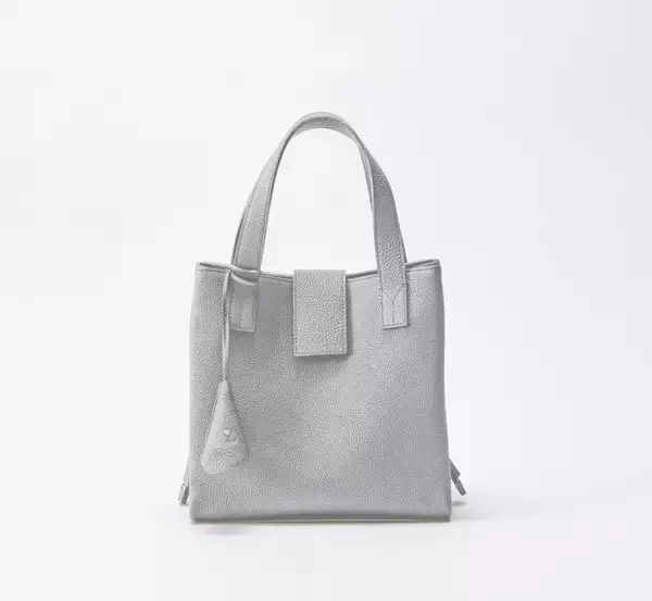 「discord Yohji Yamamotoの期間限定ストアが 伊勢丹新宿店にオープン。限定バッグのほか秋冬コレクションの一部を先行で展開」の画像