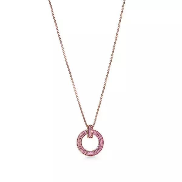 ティファニーからローズゴールドにピンク サファイヤが煌めくサークル ペンダントが日本限定で登場
