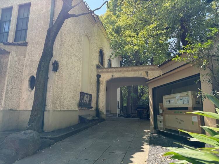 マルタン・マルジェラ、日本初の大規模個展を九段ハウスで開催──“ファッションの先”にある表現