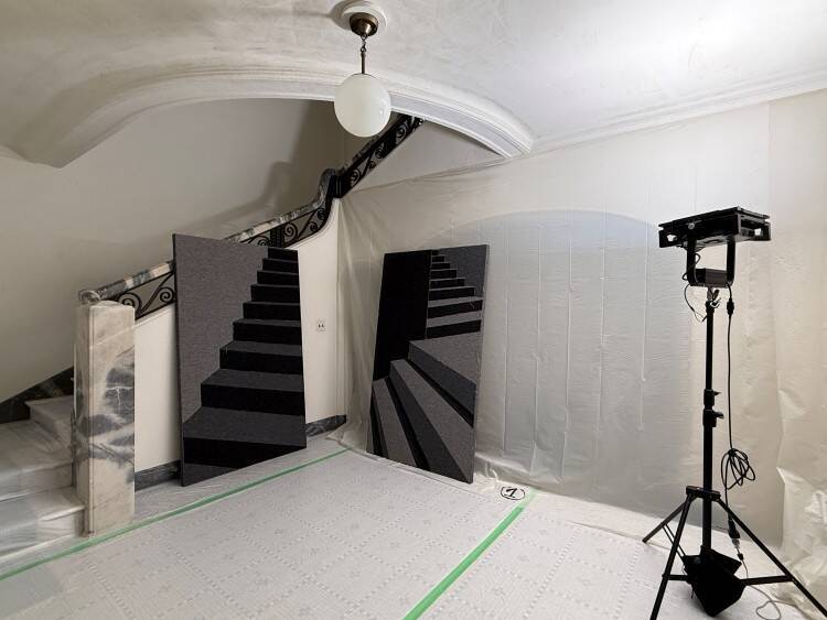 マルタン・マルジェラ、日本初の大規模個展を九段ハウスで開催──“ファッションの先”にある表現