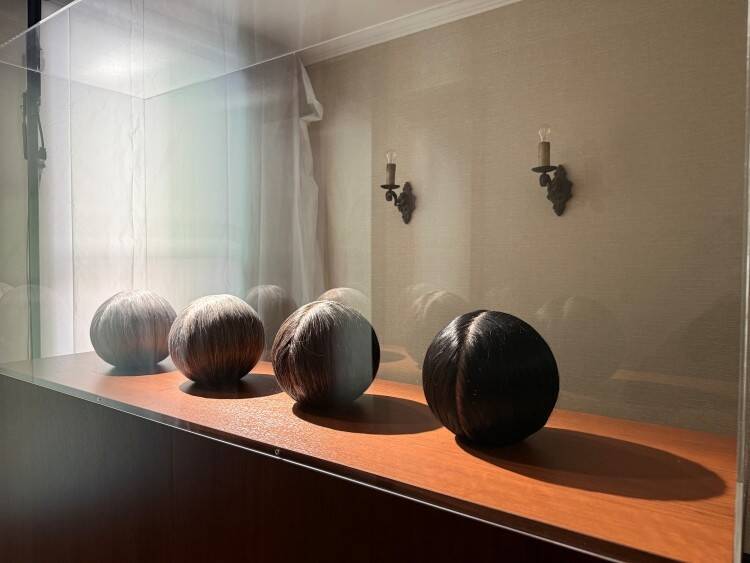 マルタン・マルジェラ、日本初の大規模個展を九段ハウスで開催──“ファッションの先”にある表現