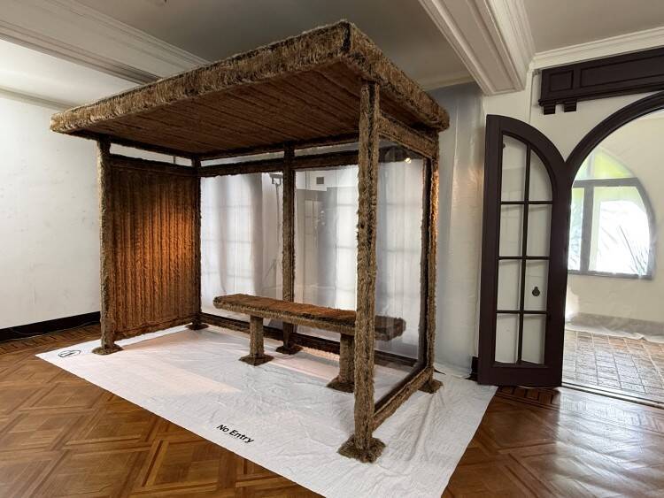 マルタン・マルジェラ、日本初の大規模個展を九段ハウスで開催──“ファッションの先”にある表現