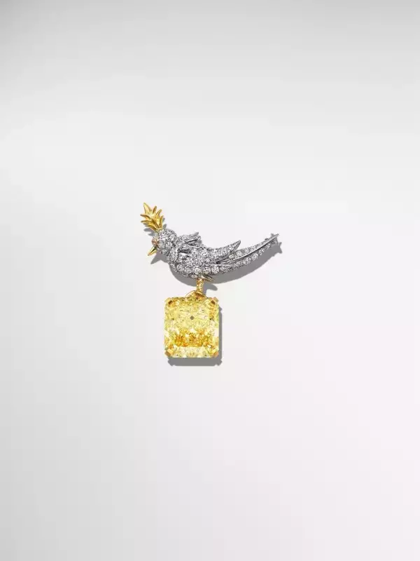 「ティファニーが日本上陸50周年を祝して伝説的な128.54カラットの「ティファニー ダイヤモンド」が来日」の画像